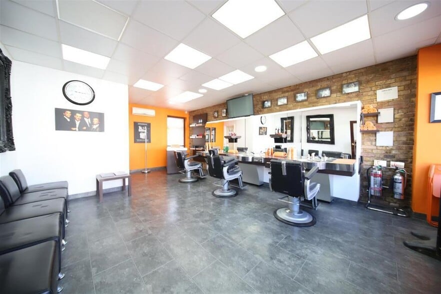 81 Ordnance Rd, Enfield à louer - Photo du bâtiment - Image 2 de 9