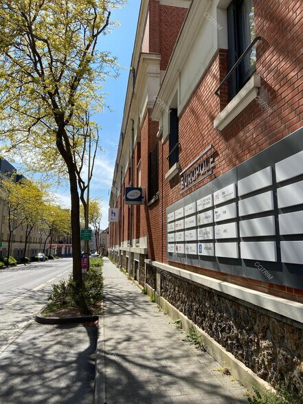14 Rue Edouard Mignot, Reims à louer - Photo du bâtiment - Image 3 de 5