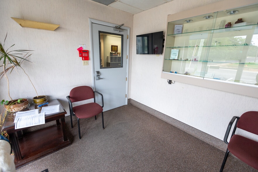 1649 Castpa Pl, Vineland, NJ for sale - Interior Photo - Image 3 of 21