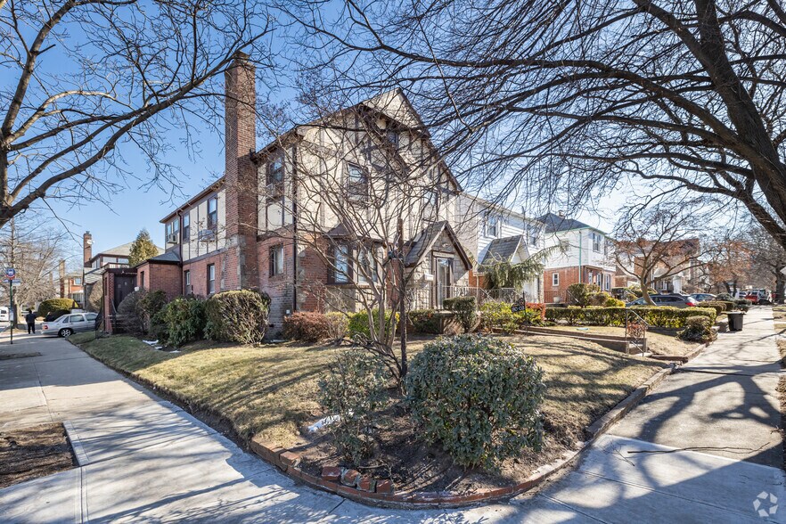 190-04 Union Tpke, Flushing, NY for lease - Building Photo - Image 2 of 5