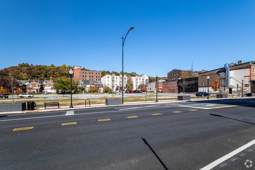 119 E Lincoln Hwy, Coatesville, PA for lease - Building Photo - Image 3 of 5
