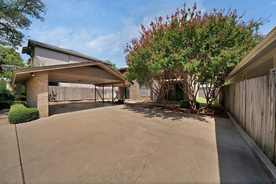 2415 Sanguinet St, Fort Worth, TX à vendre - Photo du bâtiment - Image 2 de 39