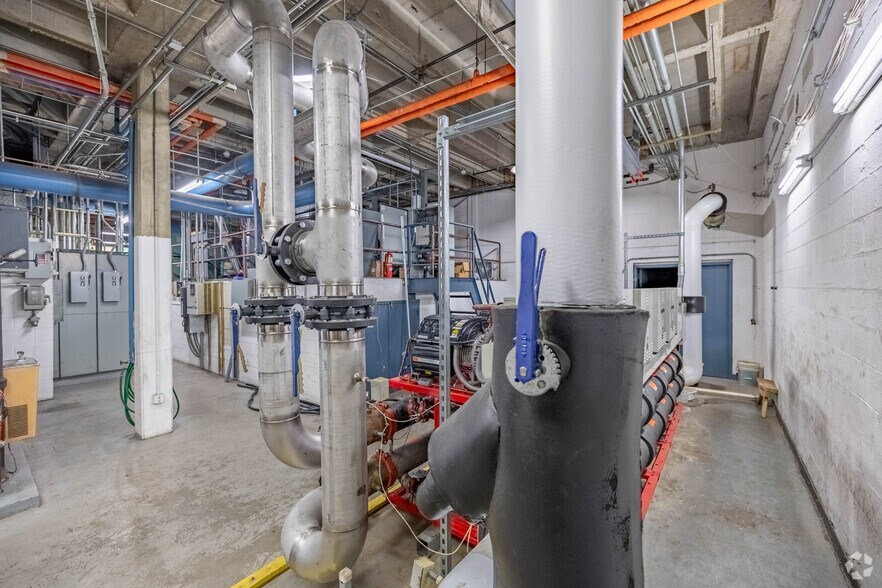 7162 Reading Rd, Cincinnati, OH à louer - Photo intérieure - Image 2 de 20