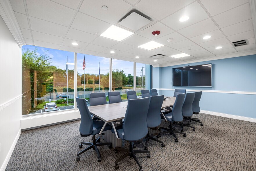 275 Broadhollow Rd, Melville, NY à louer - Photo du bâtiment - Image 2 de 19