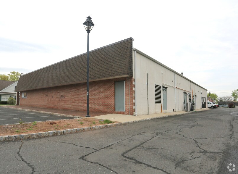 381 Triangle Rd, Hillsborough, NJ à louer - Photo du bâtiment - Image 3 de 15