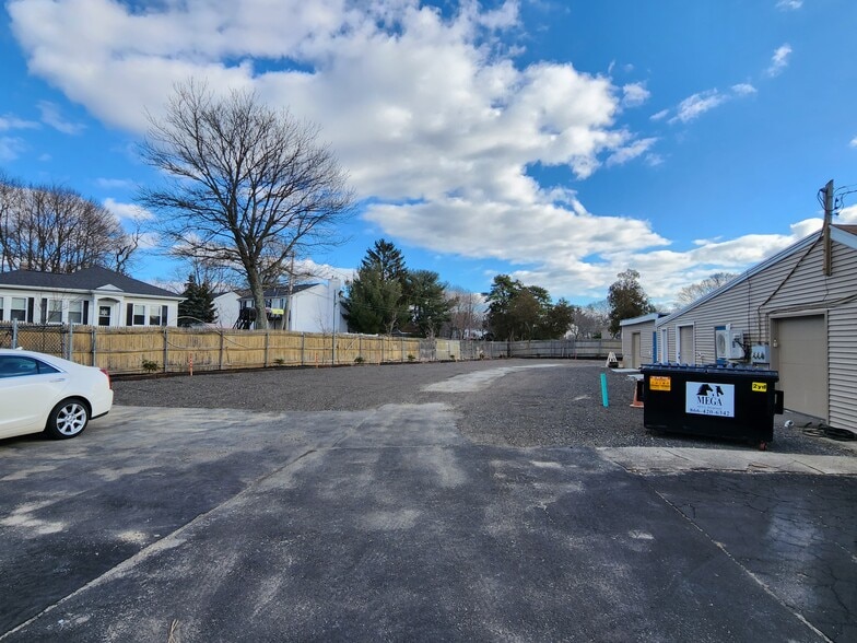 1084 W Shore Rd, Warwick, RI for lease - Building Photo - Image 3 of 13