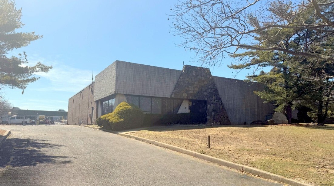 35 Davids Dr, Hauppauge, NY à louer Photo principale- Image 1 de 4