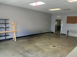 313 W Meadow Ave, Springdale, AR for lease Interior Photo- Image 1 of 4