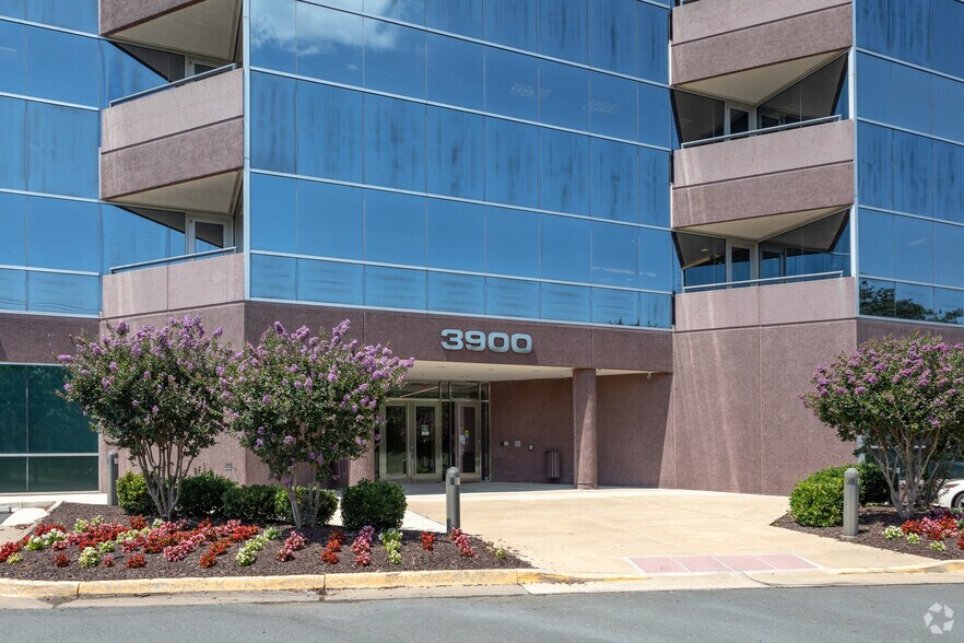 3900 Jermantown Rd, Fairfax, VA à louer - Photo du bâtiment - Image 2 de 5