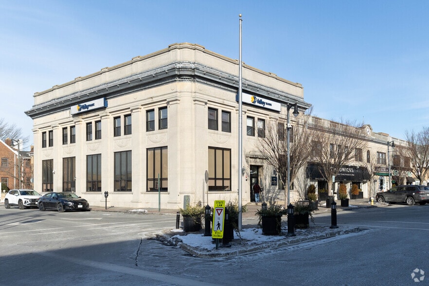 41-49 Front St, Rockville Centre, NY à louer - Photo principale - Image 1 de 5