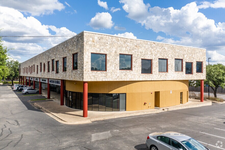 7756 Northcross Dr, Austin, TX à louer - Photo du bâtiment - Image 2 de 23