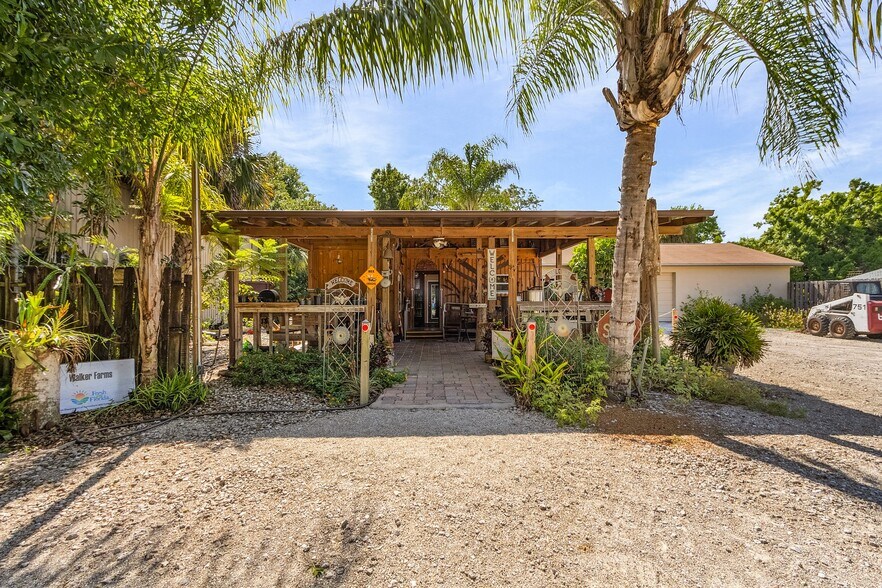 17131 Slater Rd, North Fort Myers, FL à vendre - Photo du bâtiment - Image 2 de 42