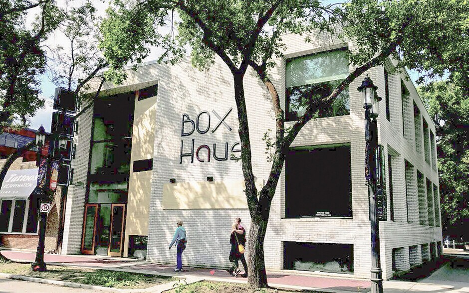 8230 105th St NW, Edmonton, AB à vendre - Photo du bâtiment - Image 1 de 1