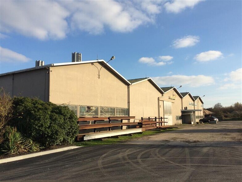 Avenue Des Industries, Ambarès-et-Lagrave for lease - Building Photo - Image 1 of 11