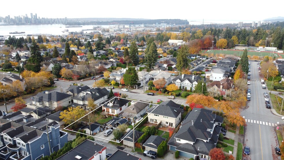 1632 Mahon Av, North Vancouver, BC à vendre - Photo du bâtiment - Image 3 de 3