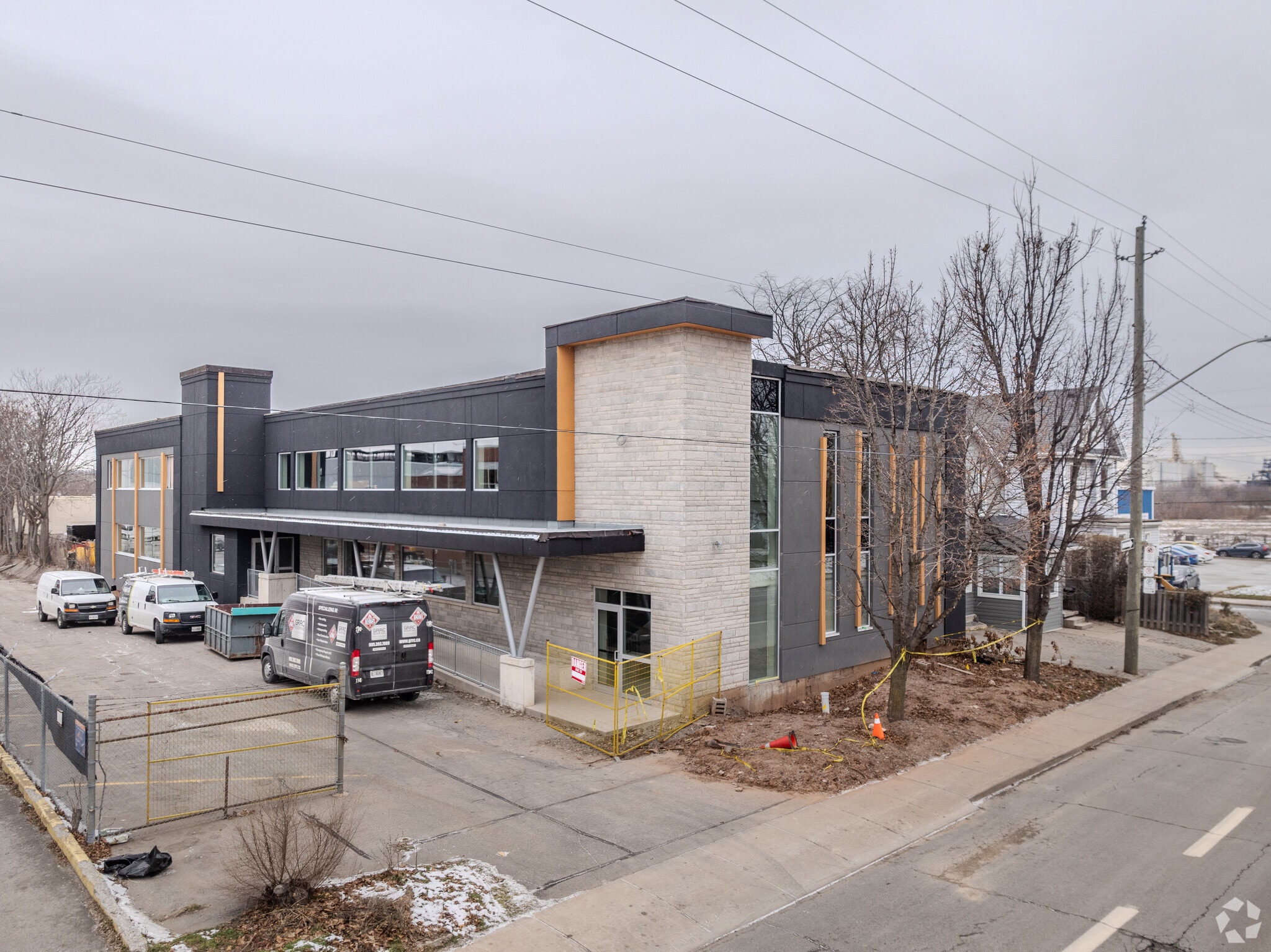 401 Victoria Ave N, Hamilton, ON for lease Building Photo- Image 1 of 13