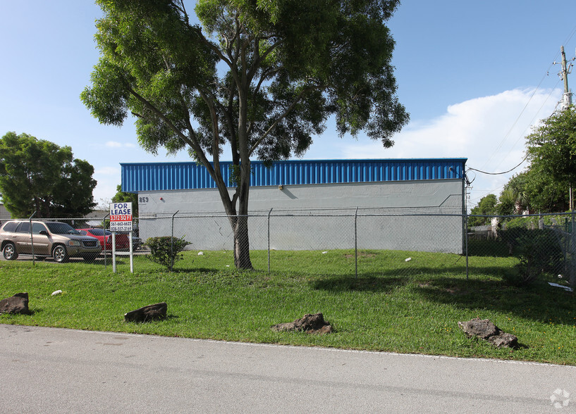 859 W 13th Ct, Riviera Beach, FL for lease - Building Photo - Image 2 of 10