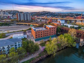 600 on the River - Loft