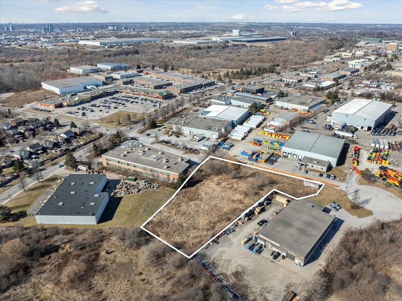 10 Chisholm Ct, Ajax, ON for sale - Building Photo - Image 3 of 19