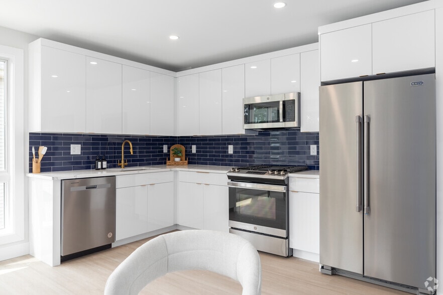 27 3rd Ave, Long Branch, NJ for lease - Interior Photo - Image 2 of 29