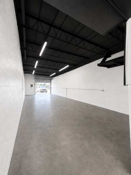 3507-3530 NW 10th Ave, Oakland Park, FL for lease - Building Photo - Image 2 of 8