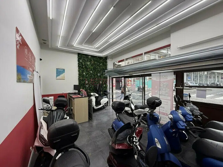 Retail in Nice for lease - Interior Photo - Image 2 of 3