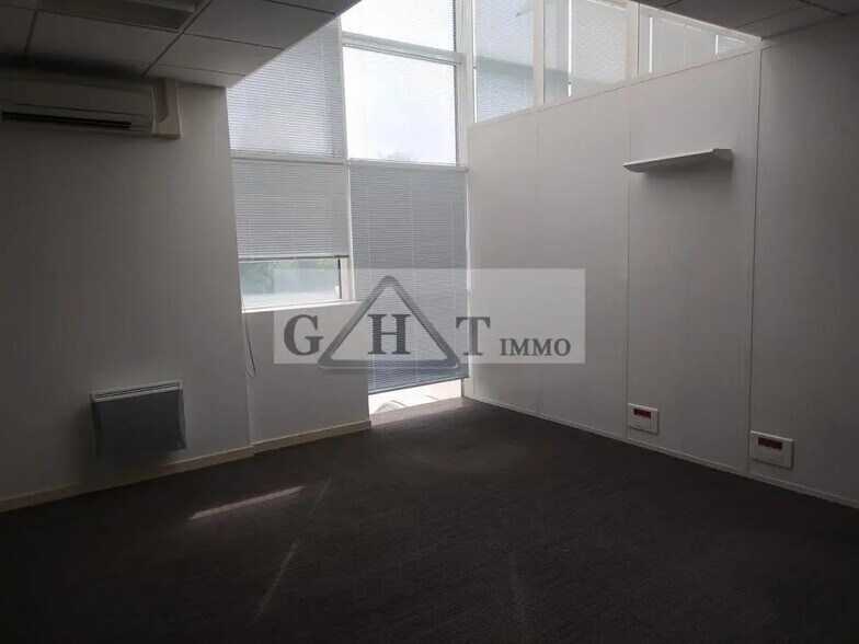 Commerce de détail dans Torcy à vendre - Photo du bâtiment - Image 3 de 7