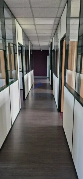 Bureau dans Bron à louer - Photo intérieure - Image 2 de 3