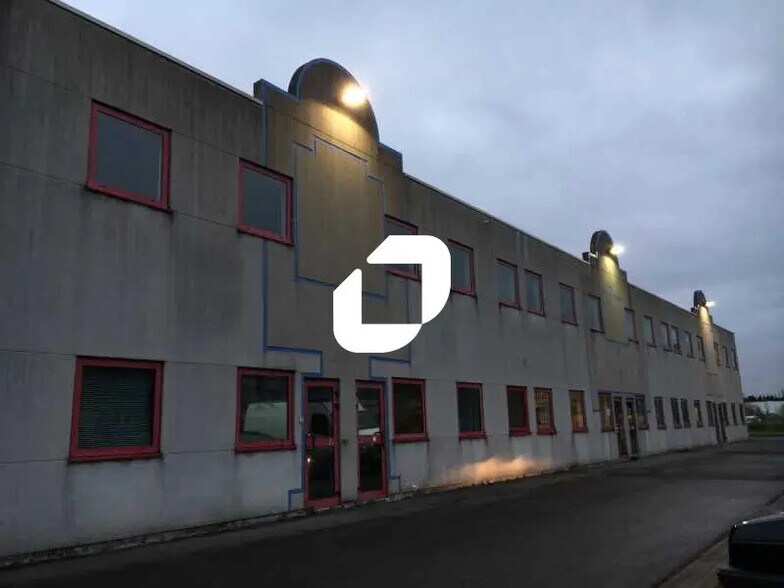 Bureau dans Éragny à louer - Photo du bâtiment - Image 3 de 4