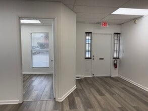 4530-4534 NE 11th Ave, Oakland Park, FL for lease Interior Photo- Image 2 of 12