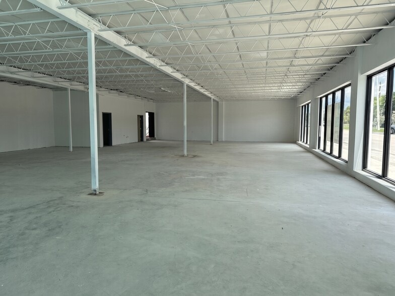 5570 NE 4th Ave, Miami, FL for lease - Building Photo - Image 1 of 6