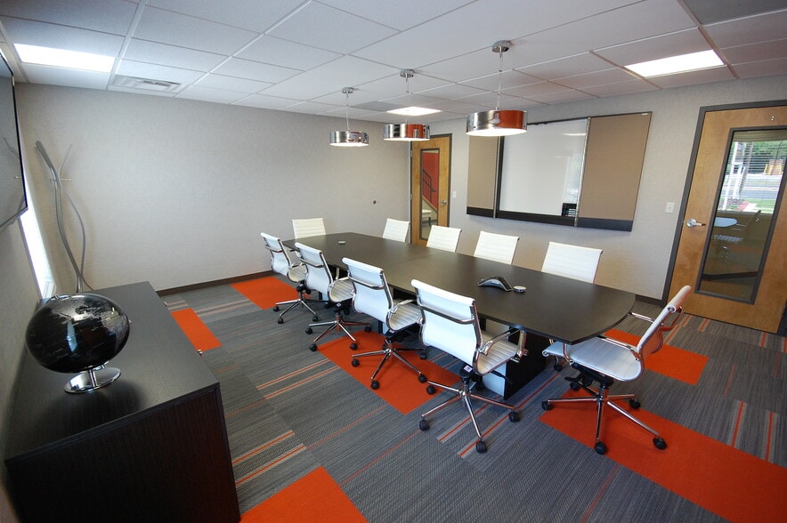 5251 S East St, Indianapolis, IN for lease - Interior Photo - Image 3 of 21