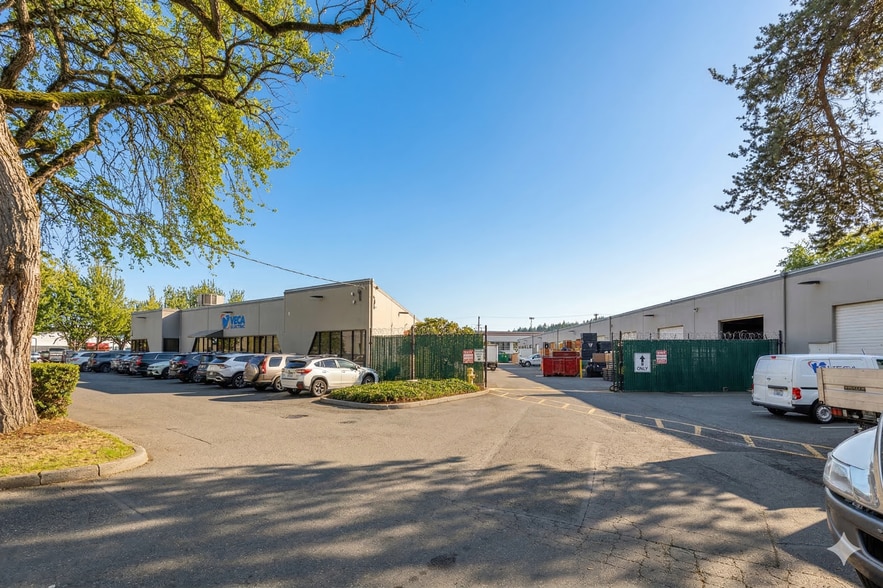 VECA Electric & Technologies HQ portfolio of 2 properties for sale on LoopNet.ca - Building Photo - Image 2 of 7