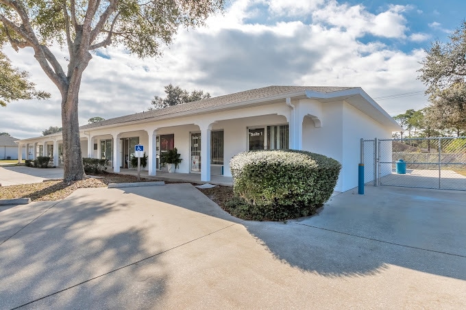 2220 Hibiscus Dr, Edgewater, FL for lease - Building Photo - Image 1 of 6