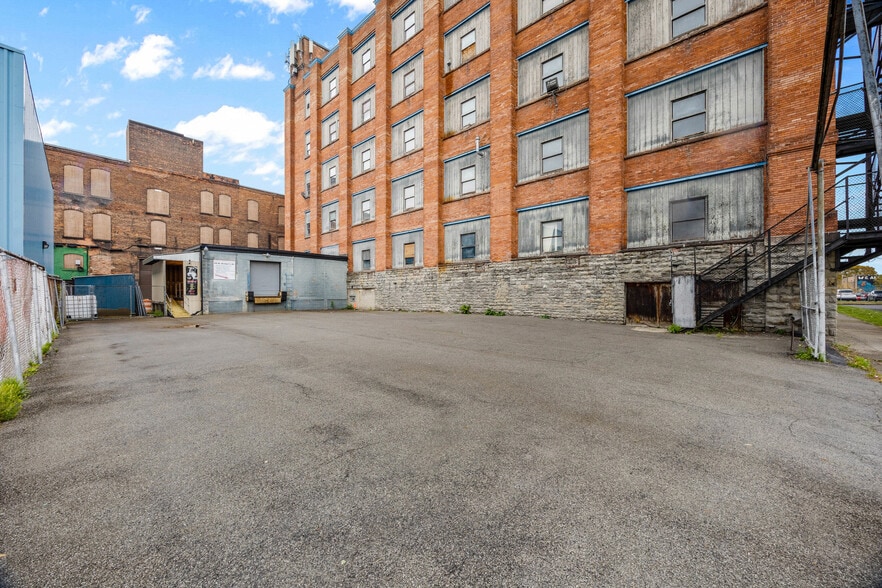 39-49 St Bridgets Dr, Rochester, NY for sale - Building Photo - Image 3 of 25