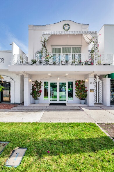 255 Royal Poinciana Way, Palm Beach, FL for lease - Building Photo - Image 2 of 20