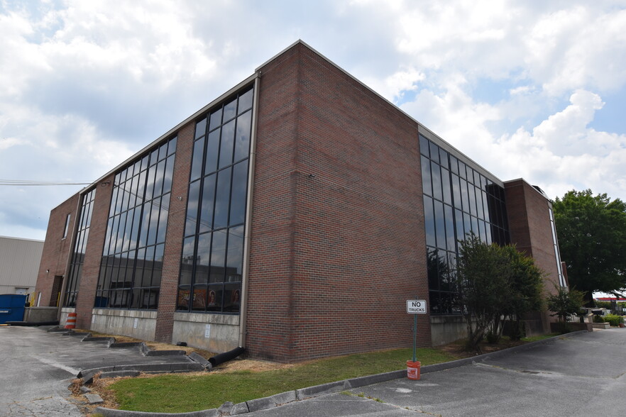 5901 Shallowford Rd, Chattanooga, TN for lease - Building Photo - Image 1 of 9