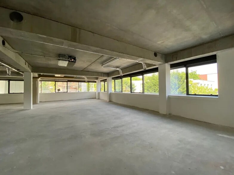 6 Chemin De Malacher, Meylan for sale - Interior Photo - Image 1 of 3