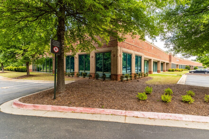 2015 Vaughn Rd, Kennesaw, GA à vendre - Photo du bâtiment - Image 3 de 30