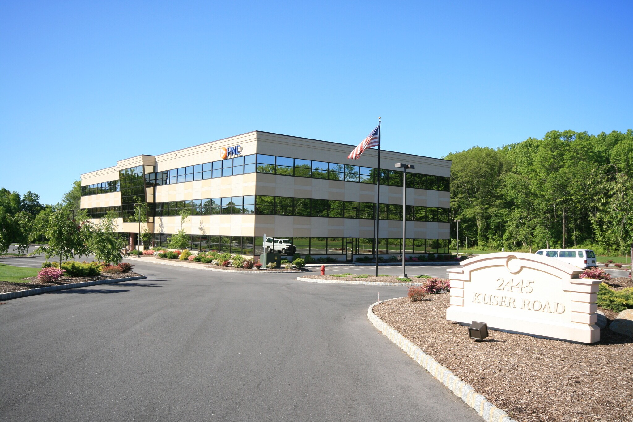 2445 Kuser Rd, Hamilton, NJ à louer Photo du bâtiment- Image 1 de 40