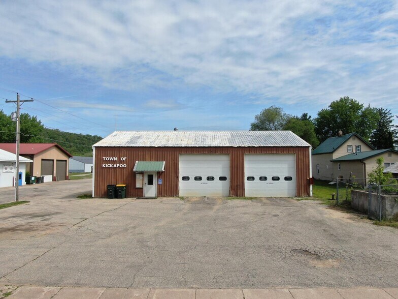 120 W Charles St, Readstown, WI à vendre - Photo du bâtiment - Image 1 de 28