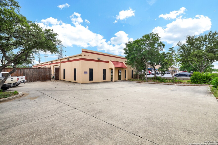 4722 Shavano Oak, San Antonio, TX for sale - Building Photo - Image 2 of 20
