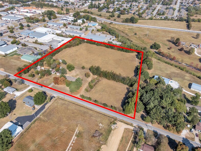 McRay Ave, Springdale, AR à vendre - Photo du bâtiment - Image 2 de 3