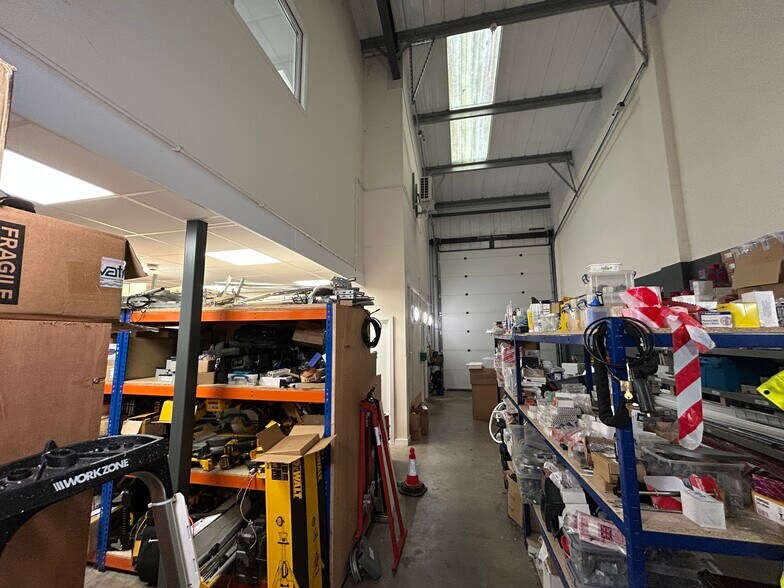 Windmill Rd, Kenn à louer - Photo du bâtiment - Image 3 de 11