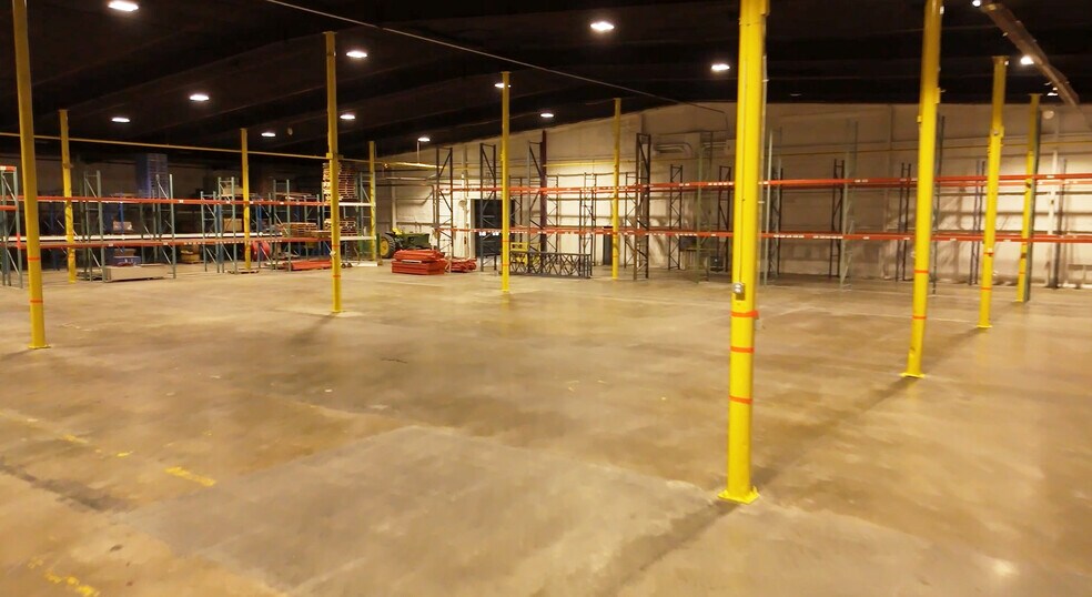 301 Northwestern Ave, Chariton, IA à louer - Photo du bâtiment - Image 3 de 6