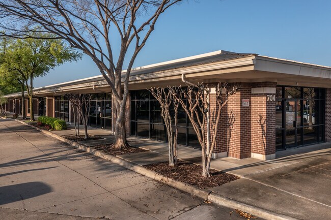 Plus de détails pour 704 Central Pky E, Plano, TX - Local d'activités à louer
