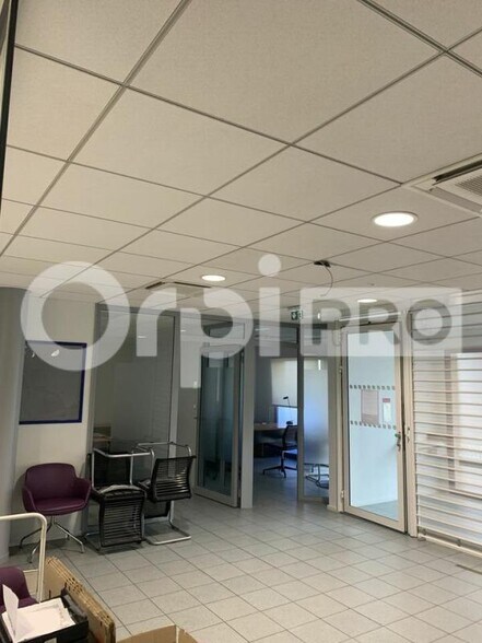 Retail in Le Haillan for sale - Interior Photo - Image 3 of 9