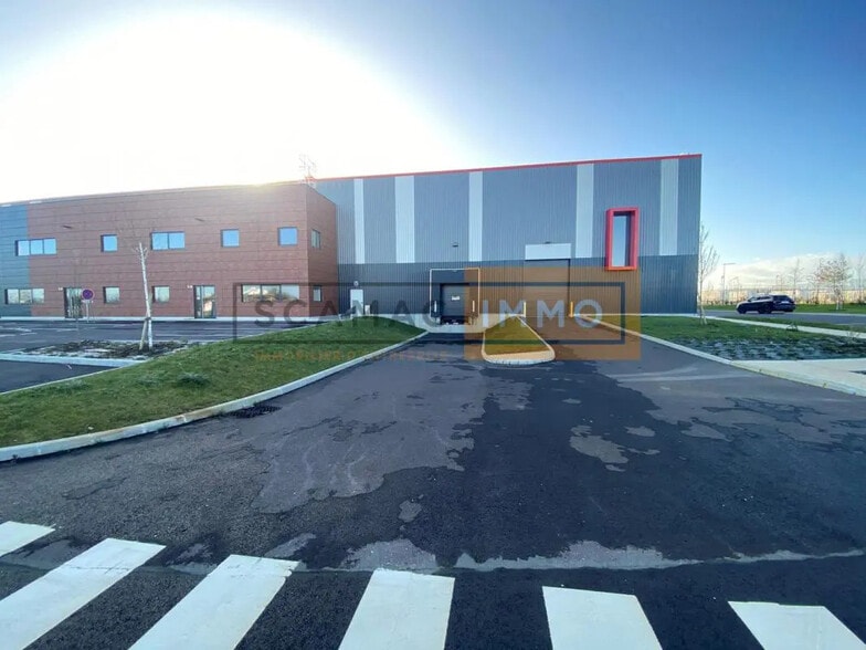 Bureau dans Le Thillay à louer - Photo du bâtiment - Image 2 de 6