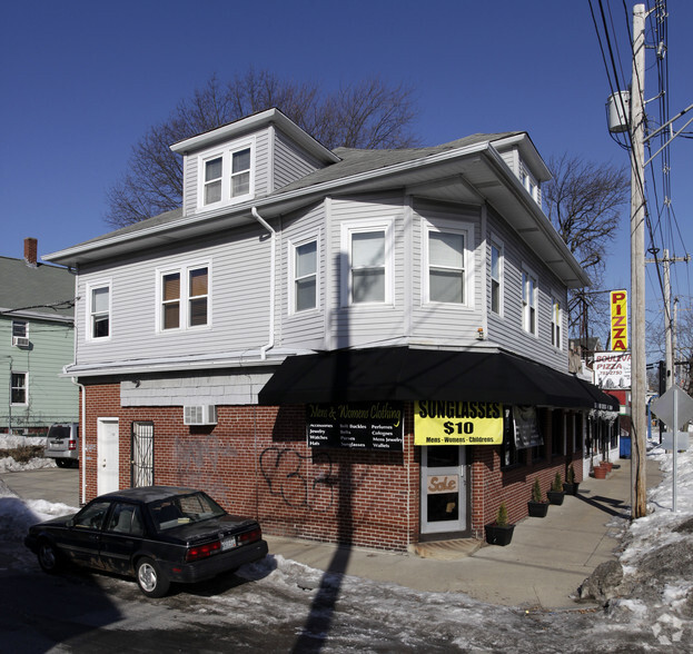 189 Smith St, Cranston, RI à vendre - Photo principale - Image 1 de 1