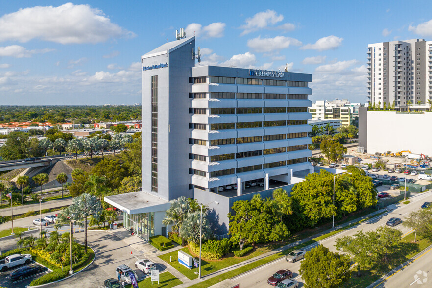 9700 S Dixie Hwy, Miami, FL à louer - Photo du bâtiment - Image 2 de 5